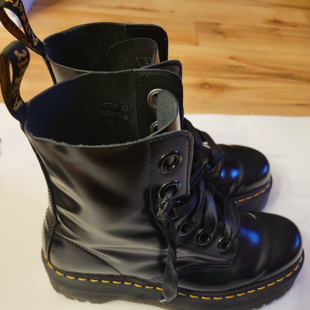 Dr. Martens_Molly Platform Boot-Sz. 10